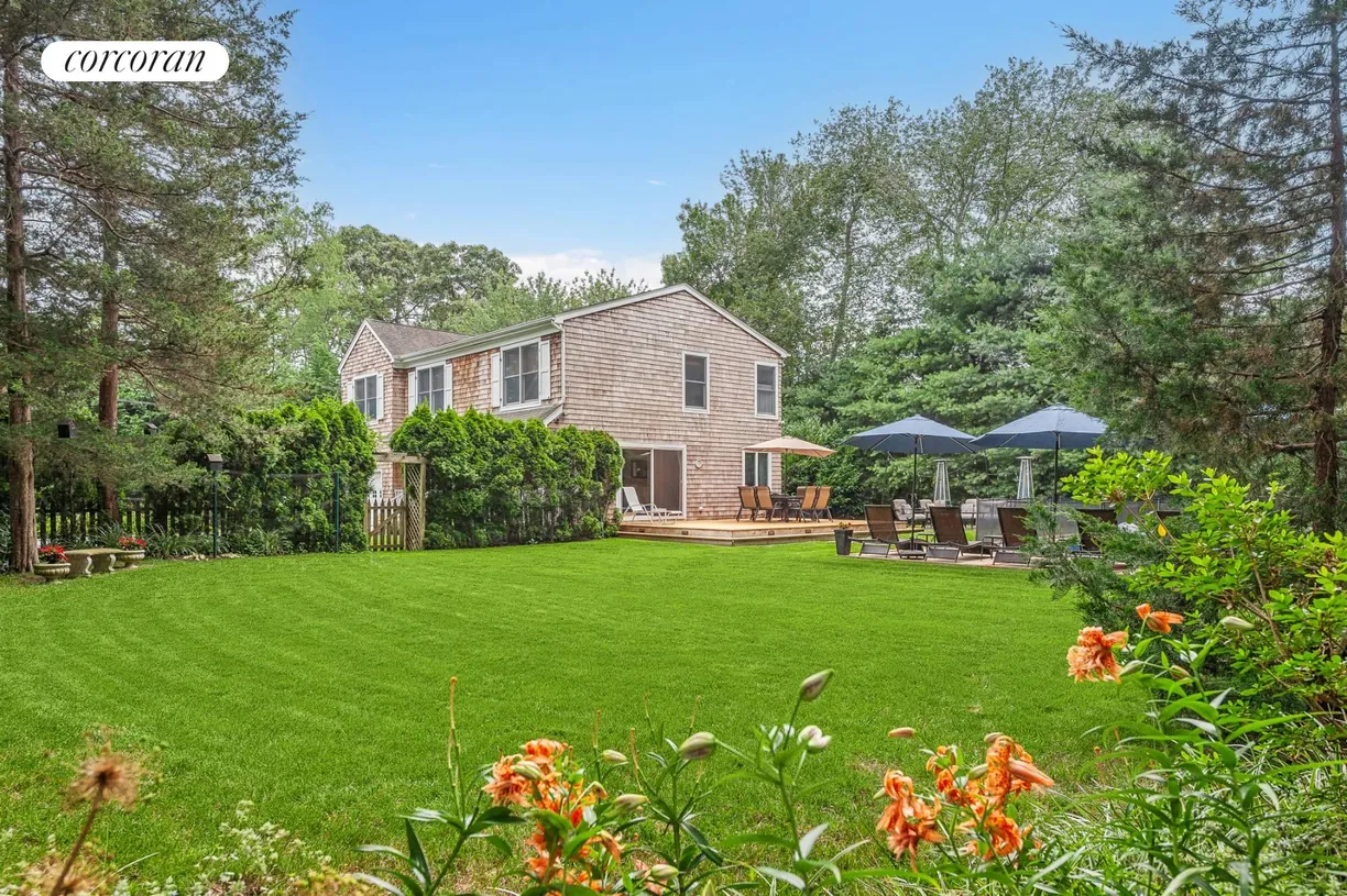 The Hamptons Real Estate | View  | room 1