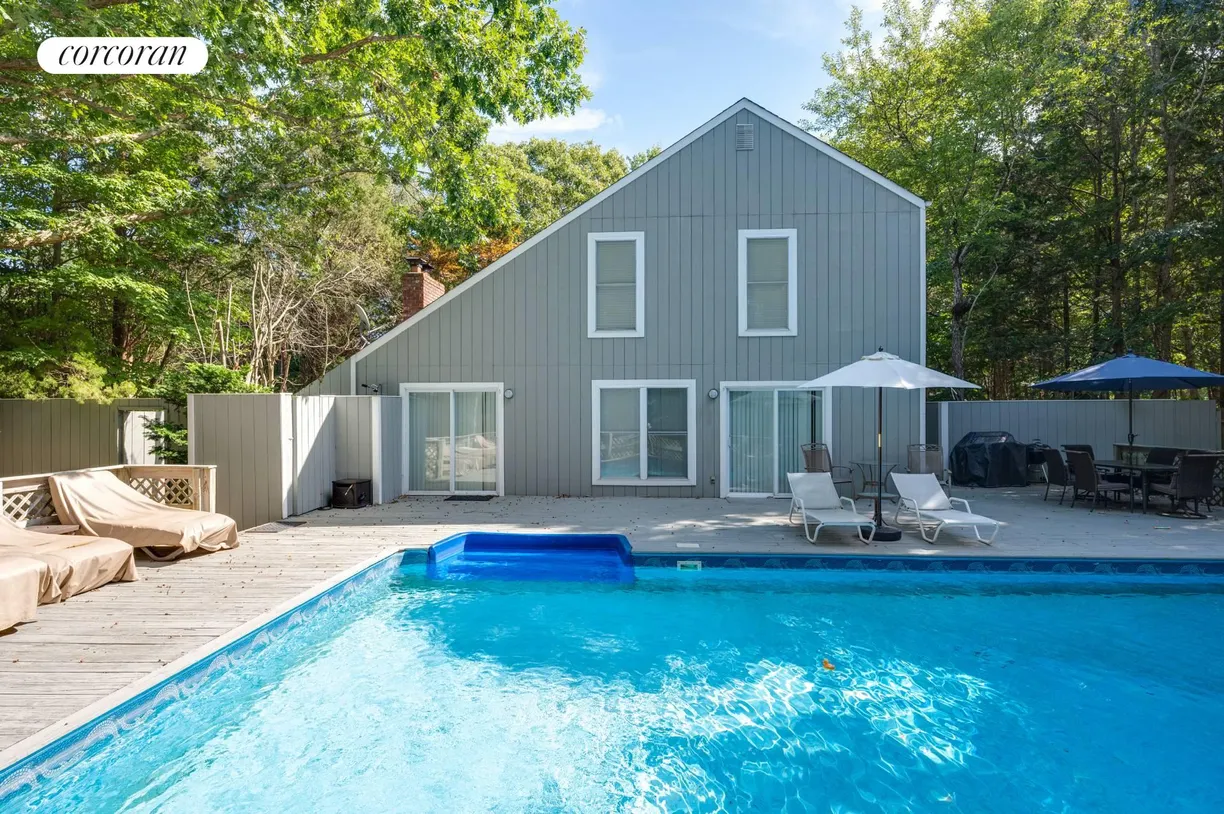 The Hamptons Real Estate | View 6 Orchard Lane | 4 Beds, 2 Baths
