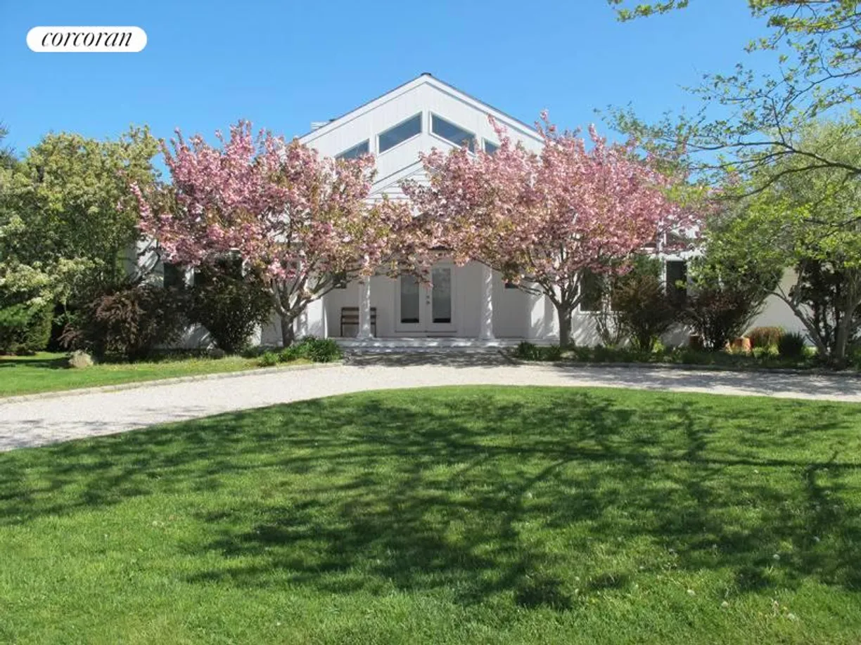 The Hamptons Real Estate | View 76 Mill Creek Close | 5 Beds, 4 Baths