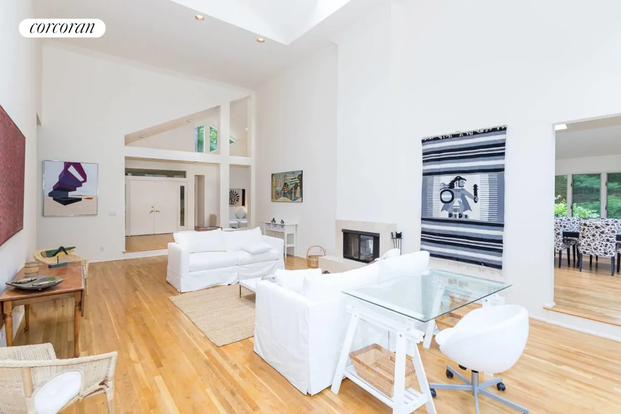 The Hamptons Real Estate | View 25 Bull Run | room 1