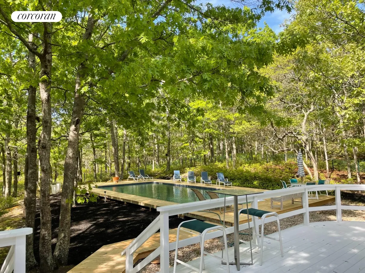 The Hamptons Real Estate | View 19 Dongan Way | 3 Beds, 2 Baths