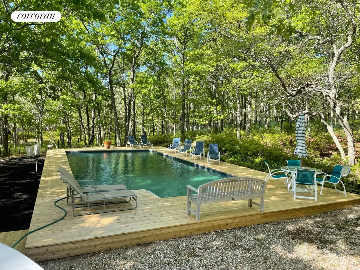 The Hamptons Real Estate | View 19 Dongan Way | room 1