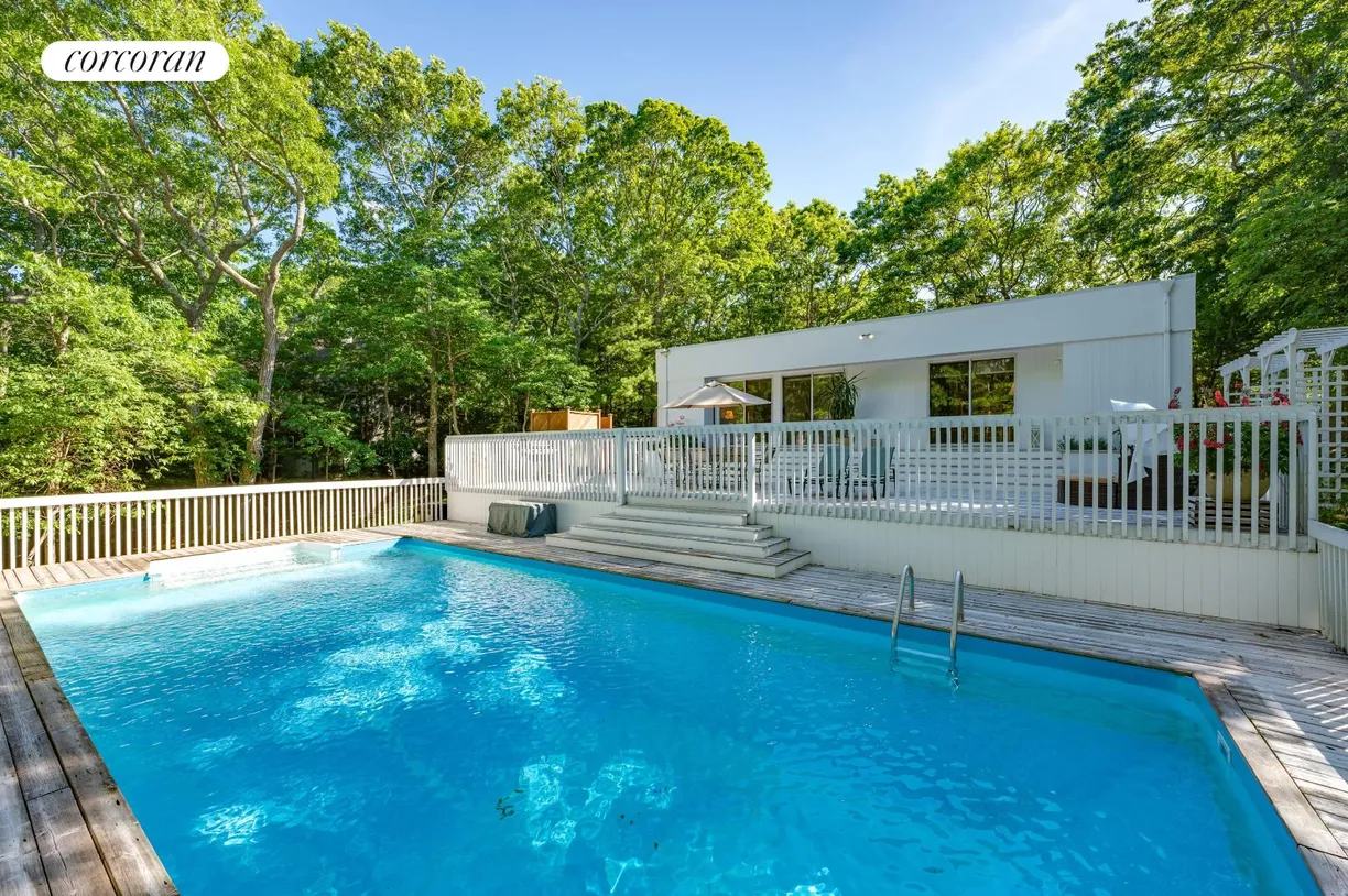 The Hamptons Real Estate | View 49 Diane Drive | room 2