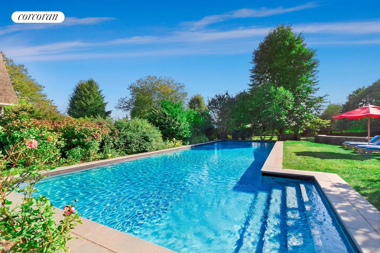 The Hamptons Real Estate | View 880 Lumber Lane | 5 Beds, 4 Baths