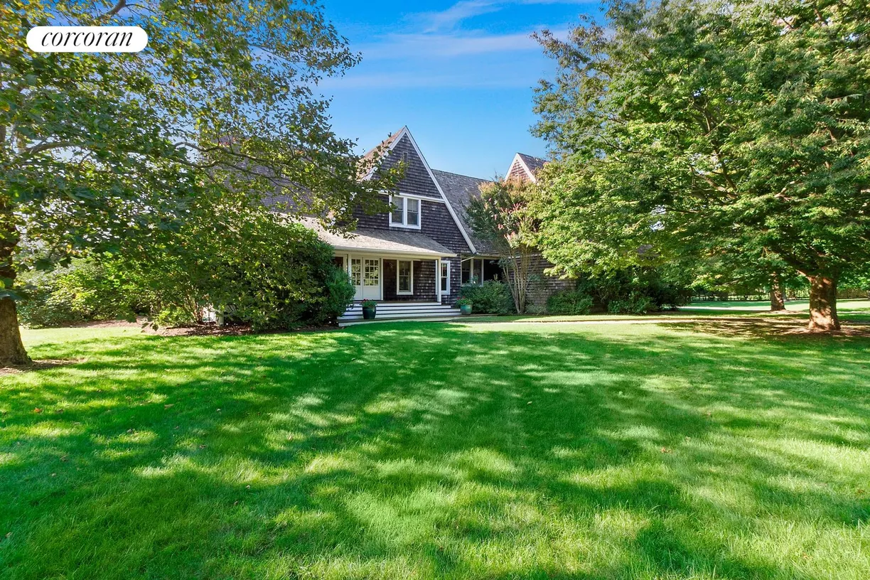 The Hamptons Real Estate | View 880 Lumber Lane | room 1