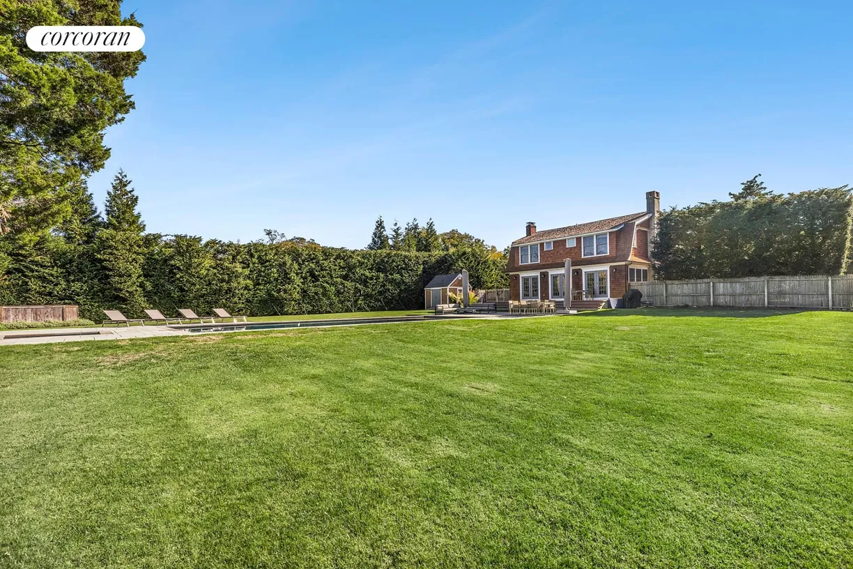 The Hamptons Real Estate | View 8 Bittersweet Lane | 5 Beds, 6 Baths