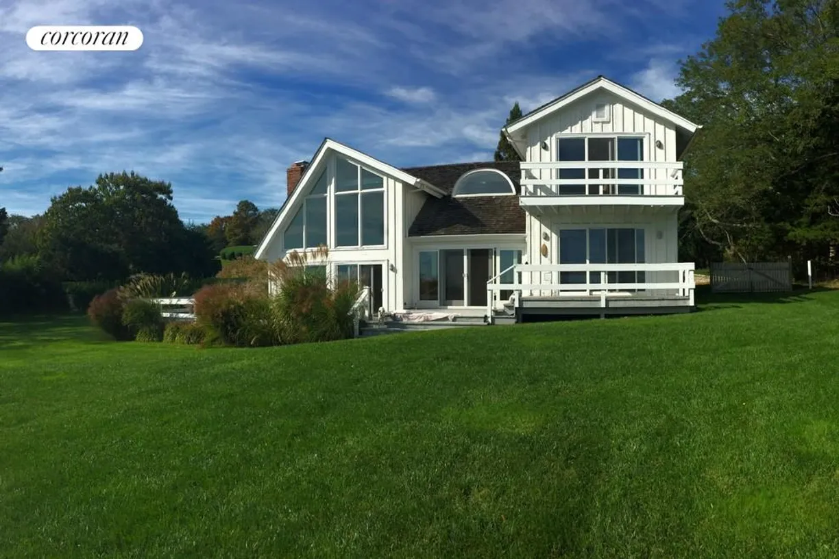 The Hamptons Real Estate | View 4 Sheep Pasture Lane | 3 Beds, 2 Baths