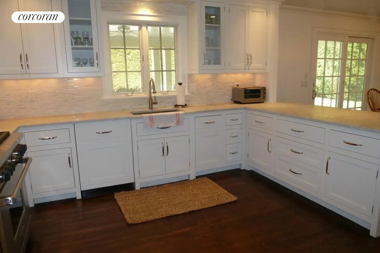 The Hamptons Real Estate | View  | room 1