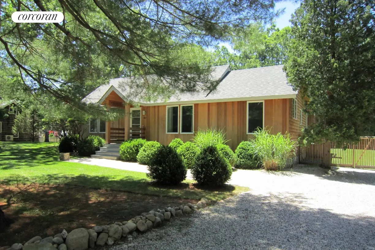The Hamptons Real Estate | View 180 Neck Path | Modern Transitional