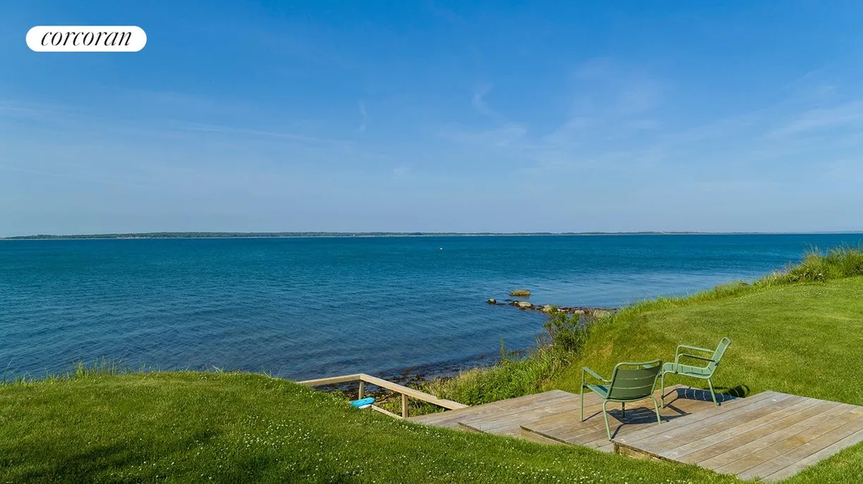 The Hamptons Real Estate | View 285 Kings Point Road | 2 Beds, 1 Bath