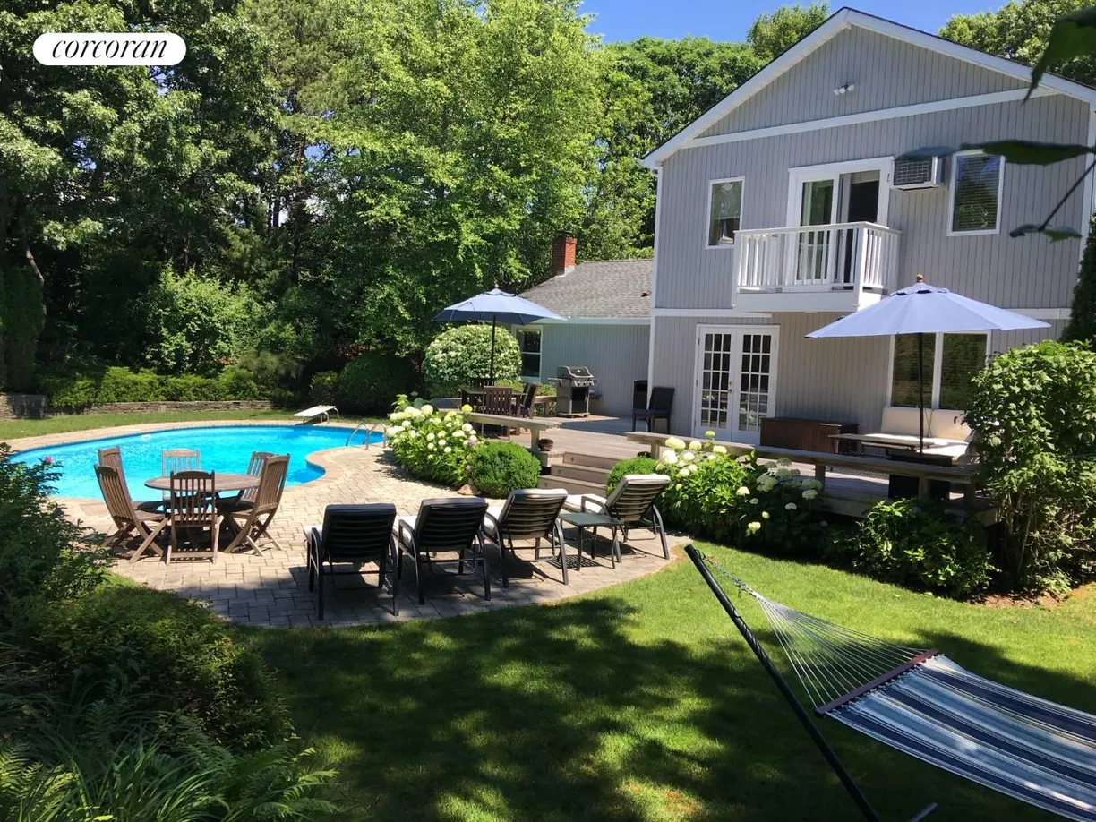The Hamptons Real Estate | View  | room 1