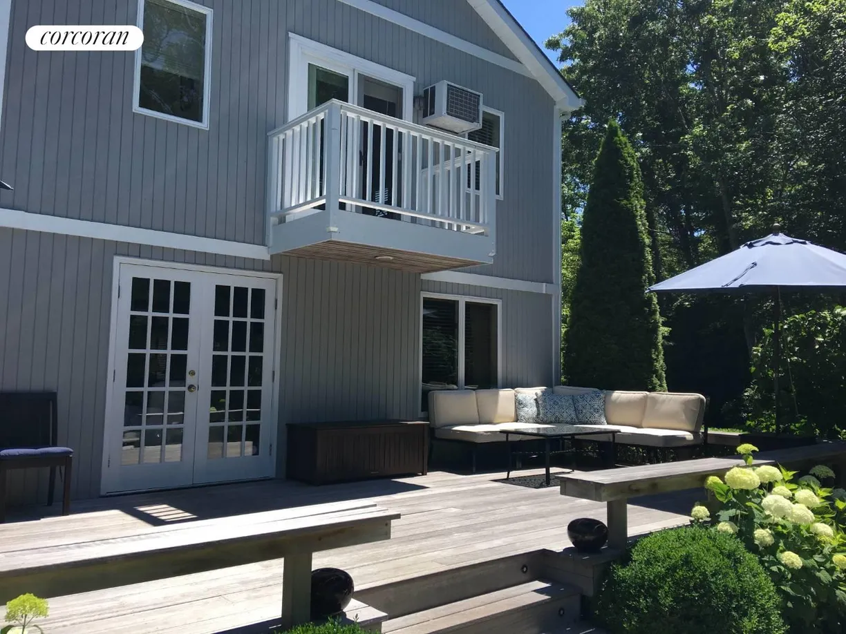 The Hamptons Real Estate | View  | room 2
