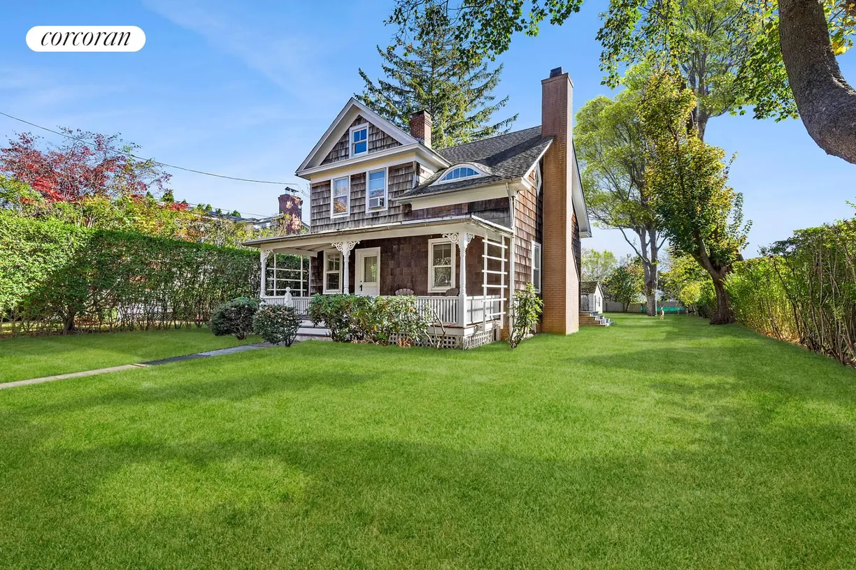 The Hamptons Real Estate | View  | 3 Beds, 3 Baths