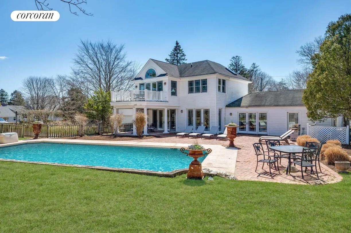 The Hamptons Real Estate | View  | 5 Beds, 4 Baths