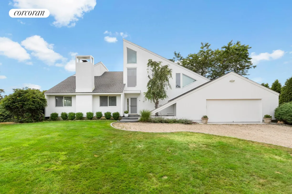 The Hamptons Real Estate | View 9 Waters Edge Court | 4 Beds, 3 Baths