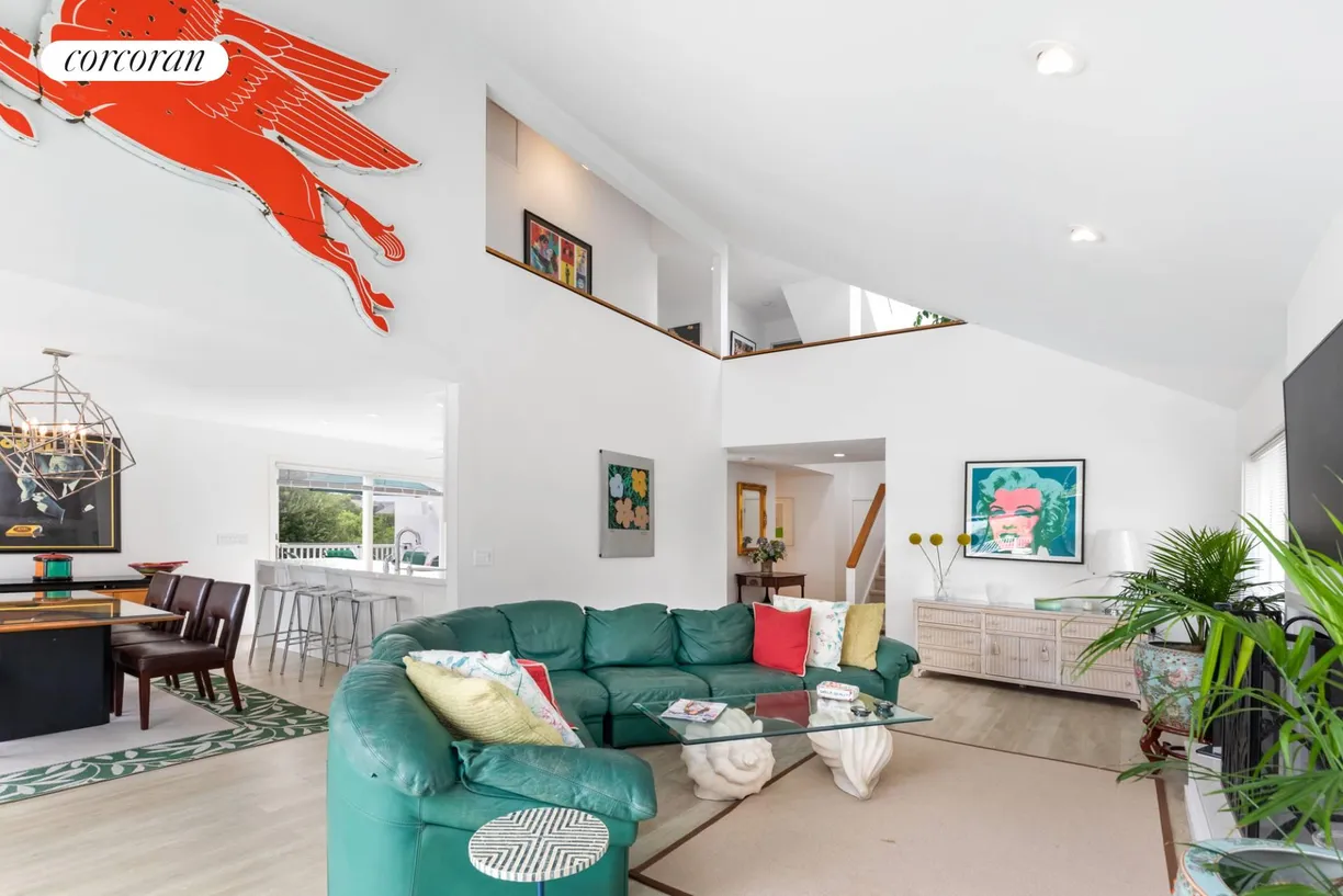 The Hamptons Real Estate | View 9 Waters Edge Court | room 2