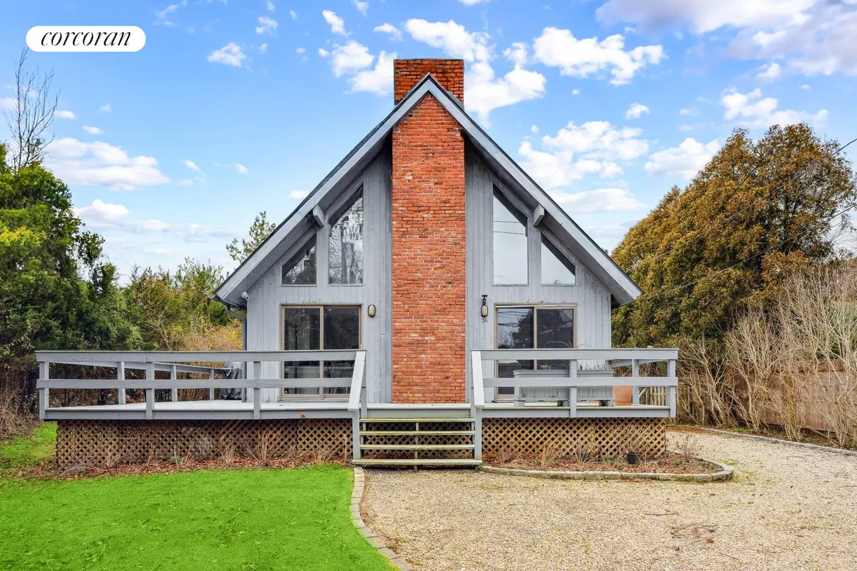 The Hamptons Real Estate | View 36 Gardiner Drive | 3 Beds, 2 Baths