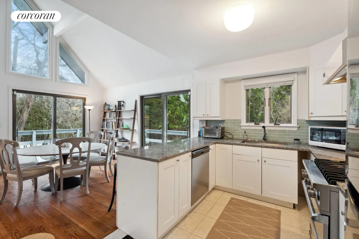 The Hamptons Real Estate | View 36 Gardiner Drive | room 2