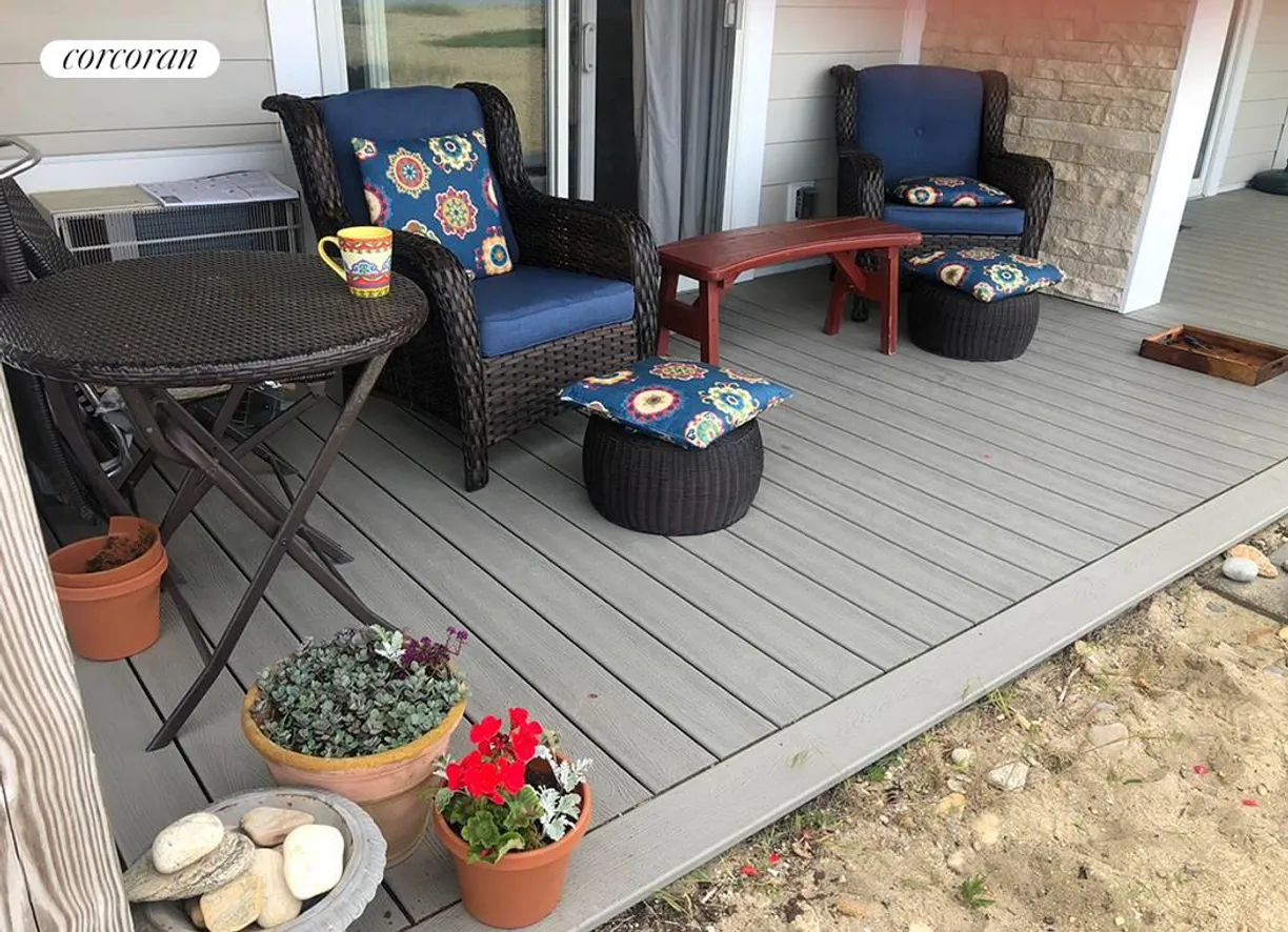 The Hamptons Real Estate | View 16 Navy Road, Unit 111 | relax