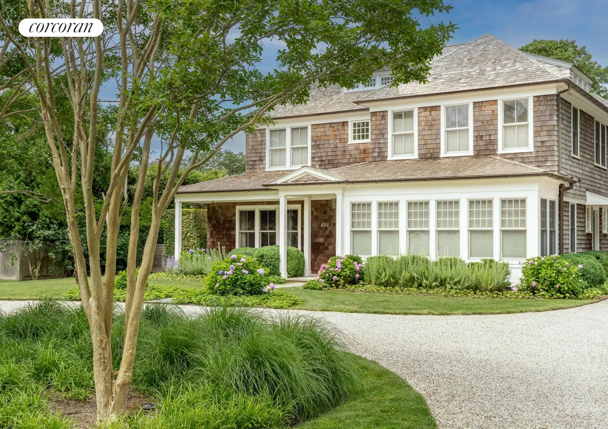 The Hamptons Real Estate | View 69 Gould Street | 6 Beds, 5 Baths