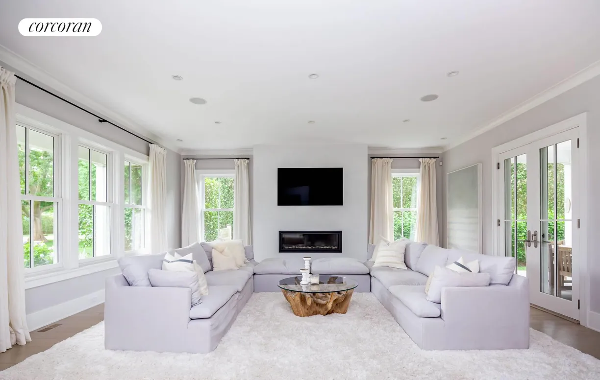 The Hamptons Real Estate | View 69 Gould Street | room 2