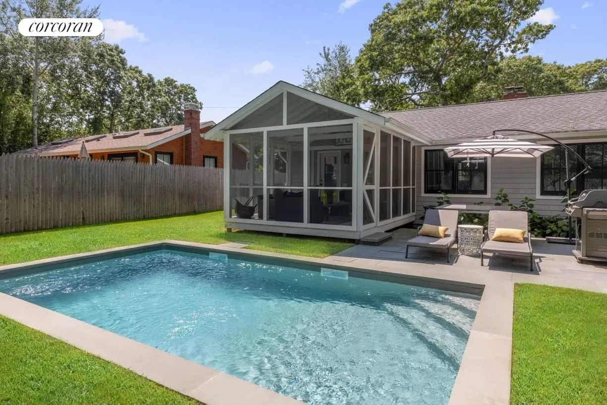 The Hamptons Real Estate | View 32 Poplar Street | 3 Beds, 2 Baths