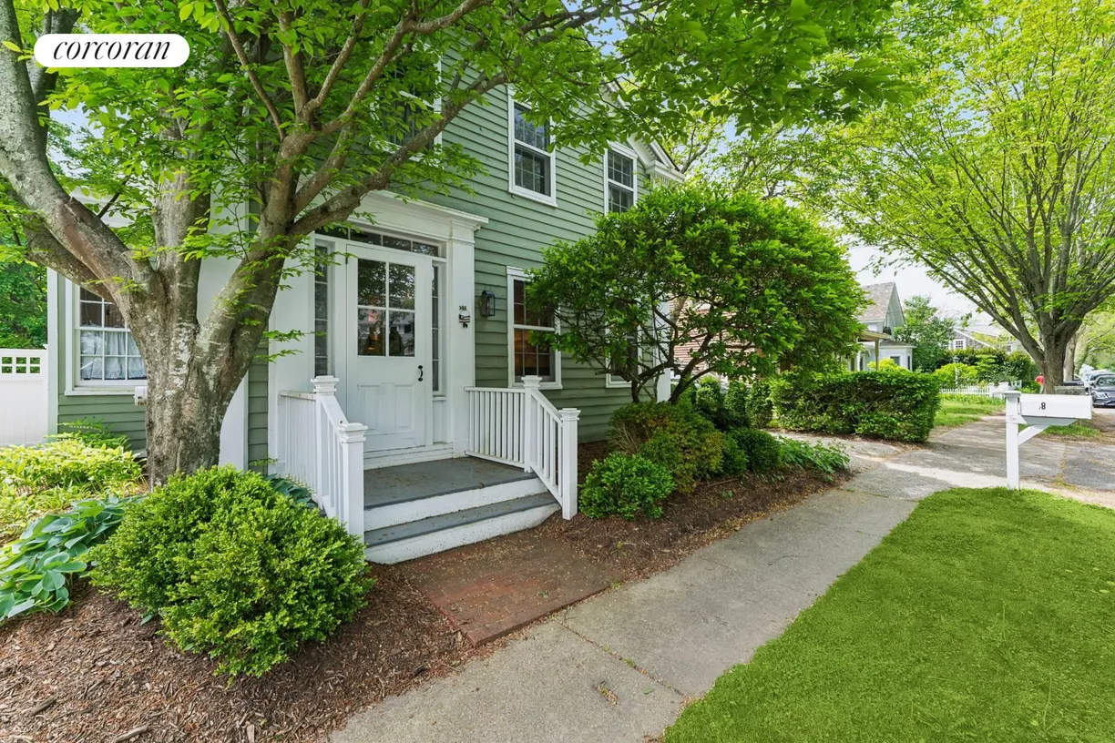 The Hamptons Real Estate | View 148 Jermain Avenue | 3 Beds, 2 Baths