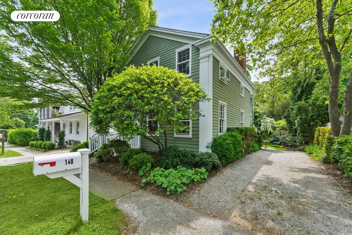 The Hamptons Real Estate | View 148 Jermain Avenue | room 1