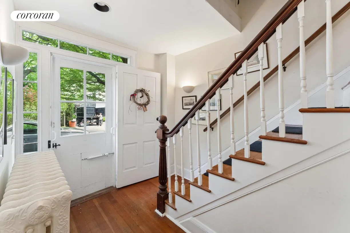 The Hamptons Real Estate | View 148 Jermain Avenue | room 2