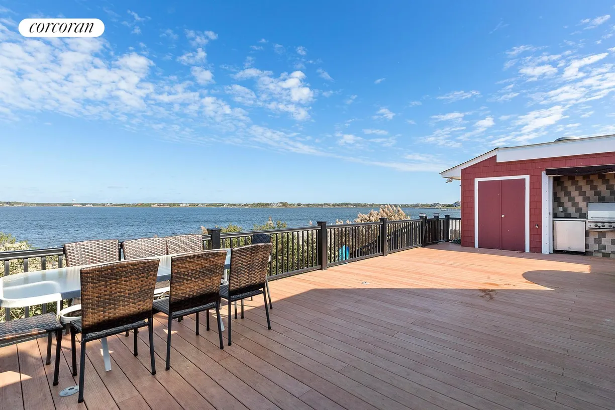 The Hamptons Real Estate | View  | 3 Beds, 3 Baths