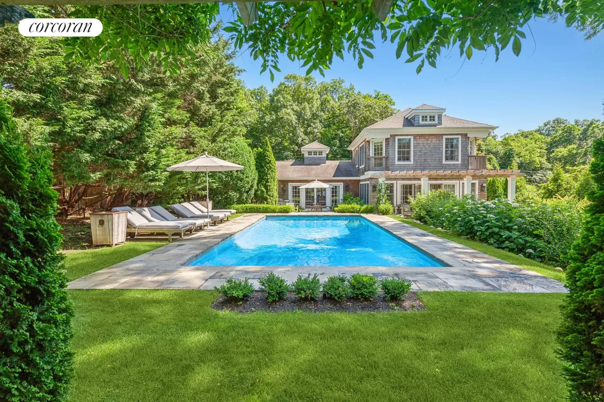 The Hamptons Real Estate | View 35 Harris Lane | 4 Beds, 3 Baths