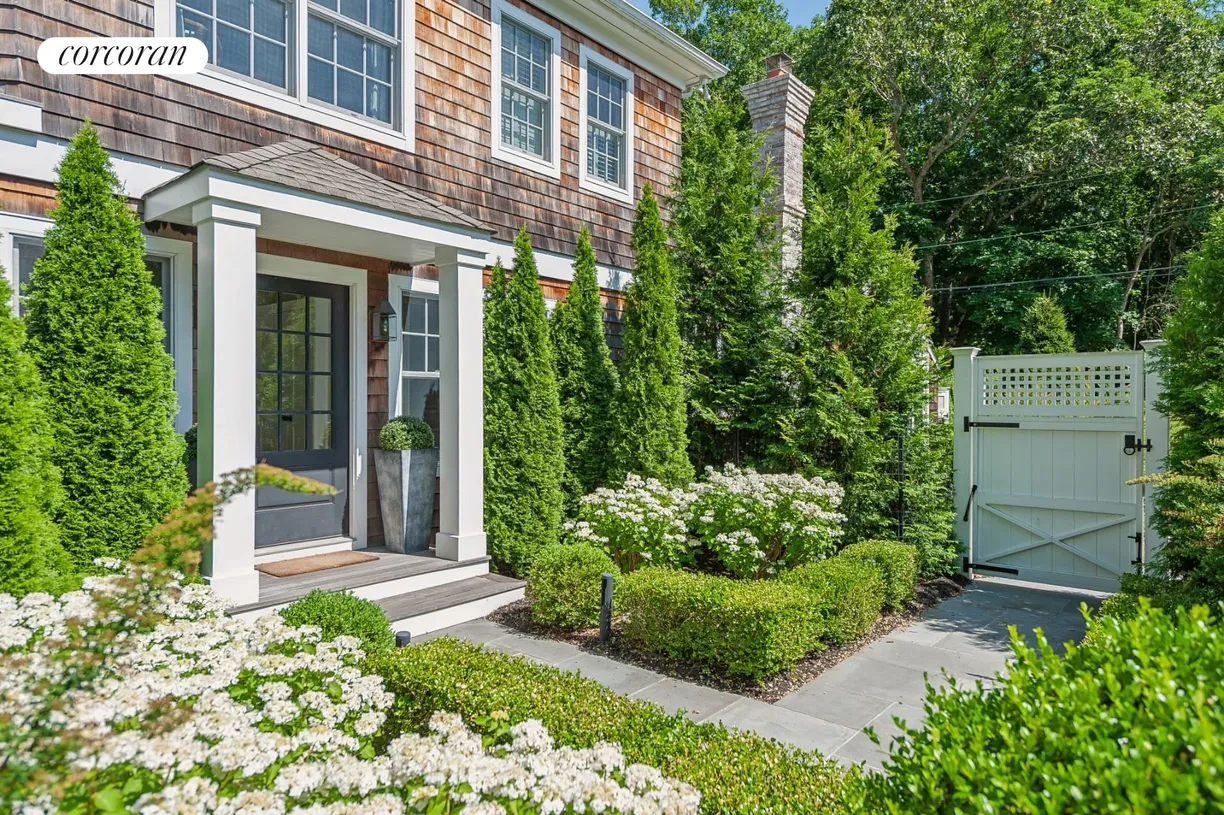 The Hamptons Real Estate | View 35 Harris Lane | room 1