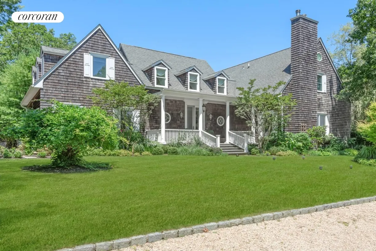 The Hamptons Real Estate | View 540 Blank Lane | 5 Beds, 4 Baths