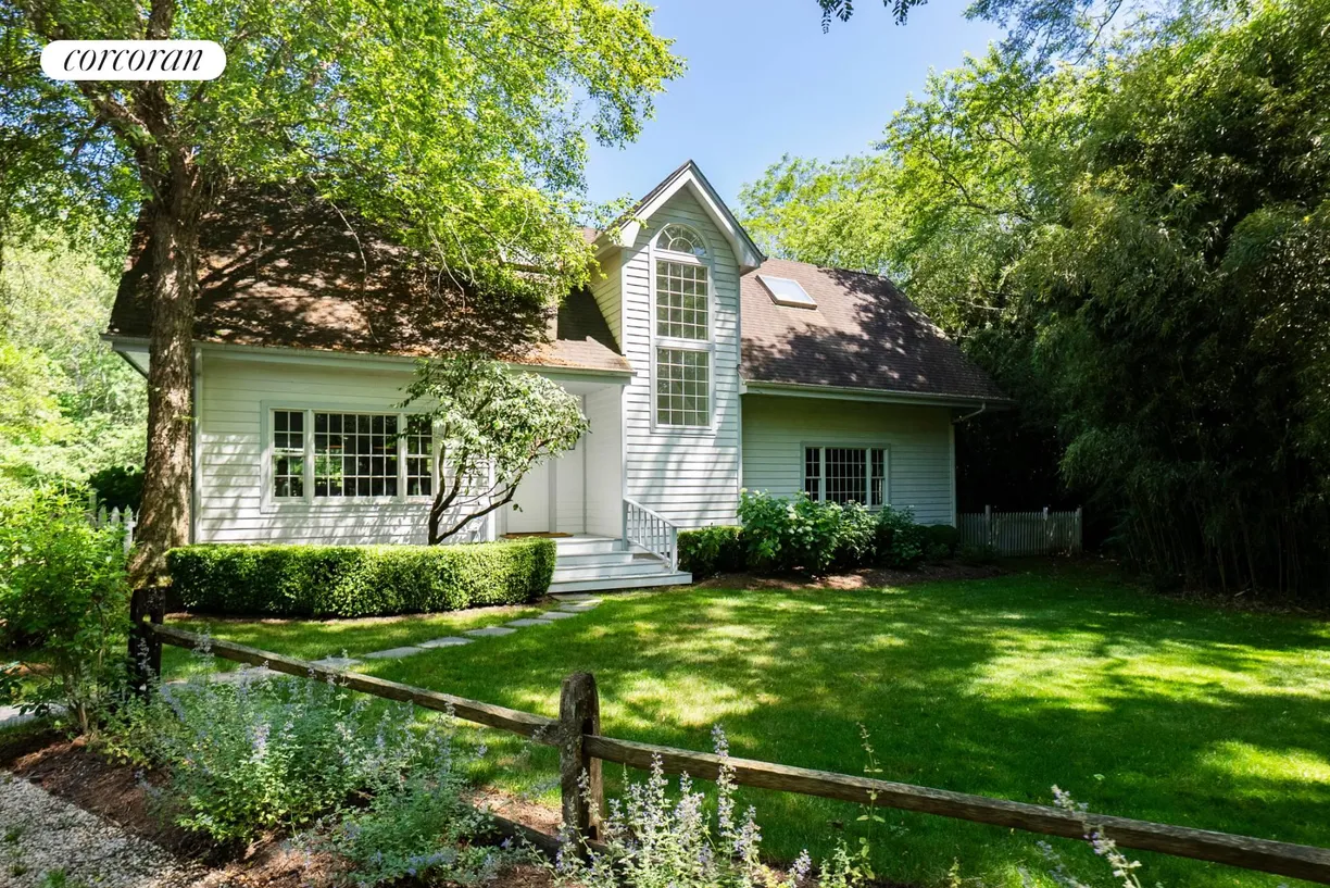 The Hamptons Real Estate | View 29 Meadows East | 3 Beds, 2 Baths