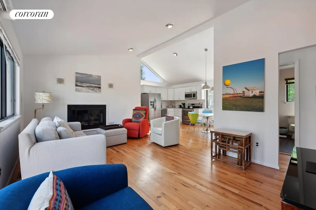 The Hamptons Real Estate | View 45 Williams Way | room 2
