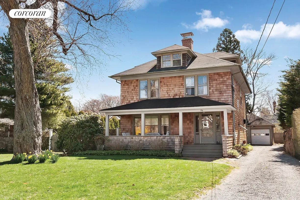 The Hamptons Real Estate | View 40 Cooper Lane | 4 Beds, 3 Baths