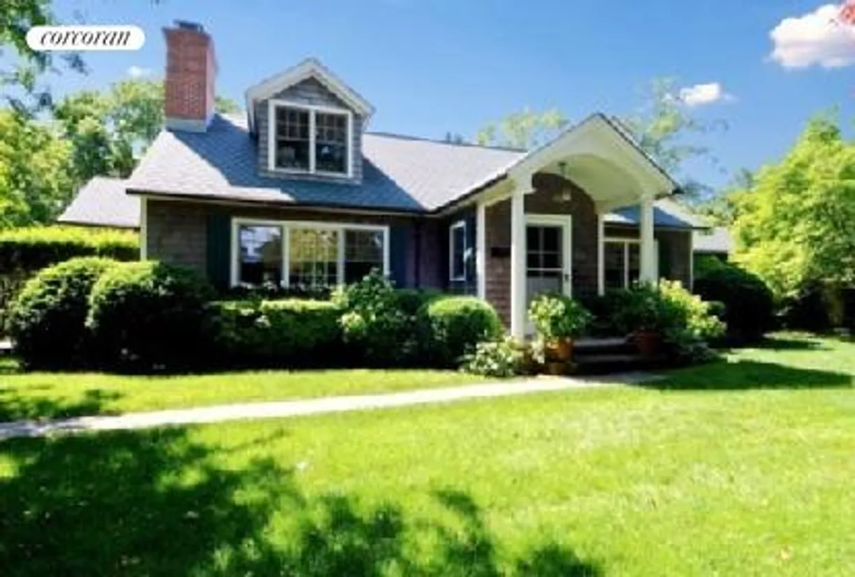 The Hamptons Real Estate | View 19 Maidstone Avenue | 4 Beds, 4 Baths