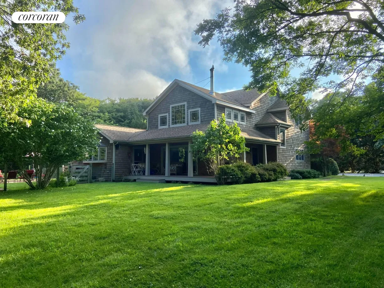 The Hamptons Real Estate | View 12 Yew Street | 4 Beds, 3 Baths