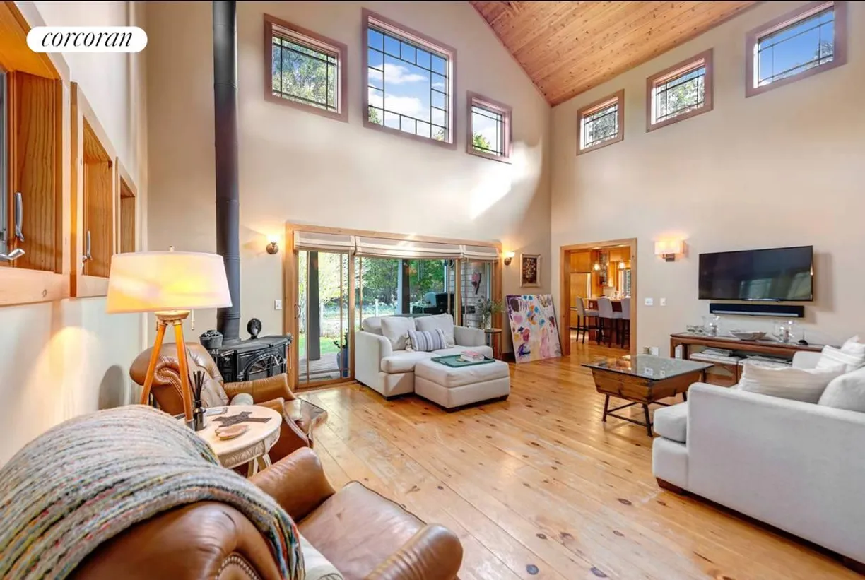 The Hamptons Real Estate | View 12 Yew Street | room 1
