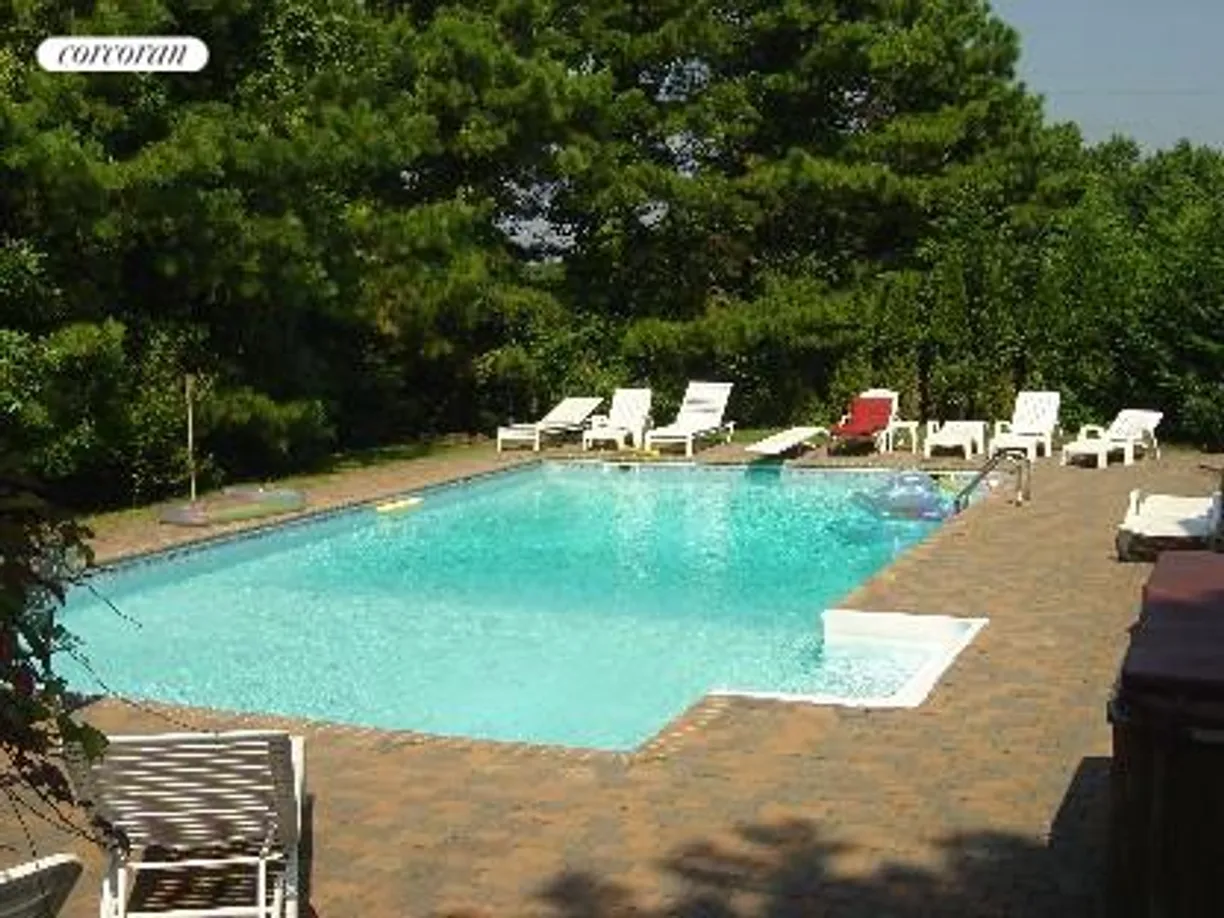 The Hamptons Real Estate | View 43 Blackwatch Court | HEATED SWIMMING POOL
