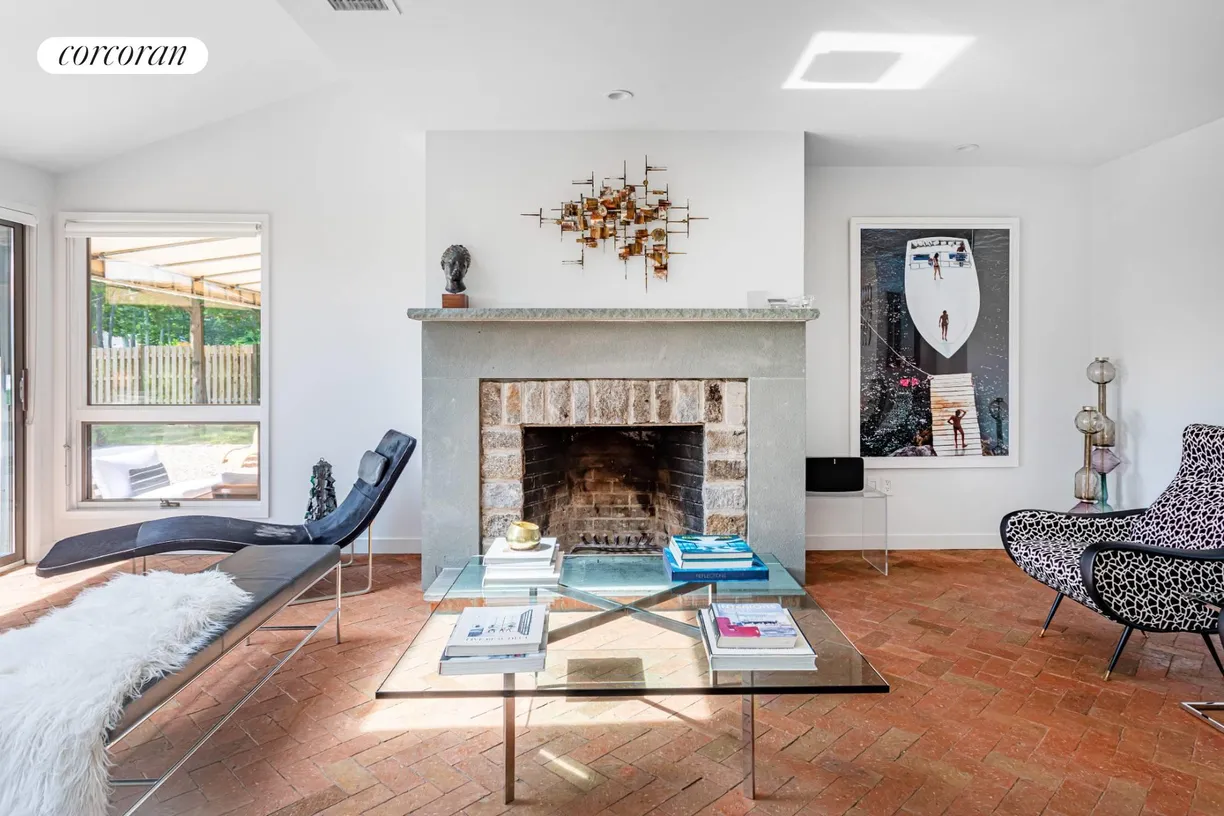 The Hamptons Real Estate | View 50 Country Club Drive | room 2