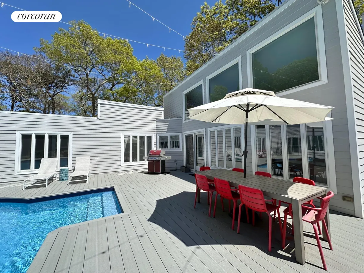 The Hamptons Real Estate | View 5 Lakewood Lane | room 2