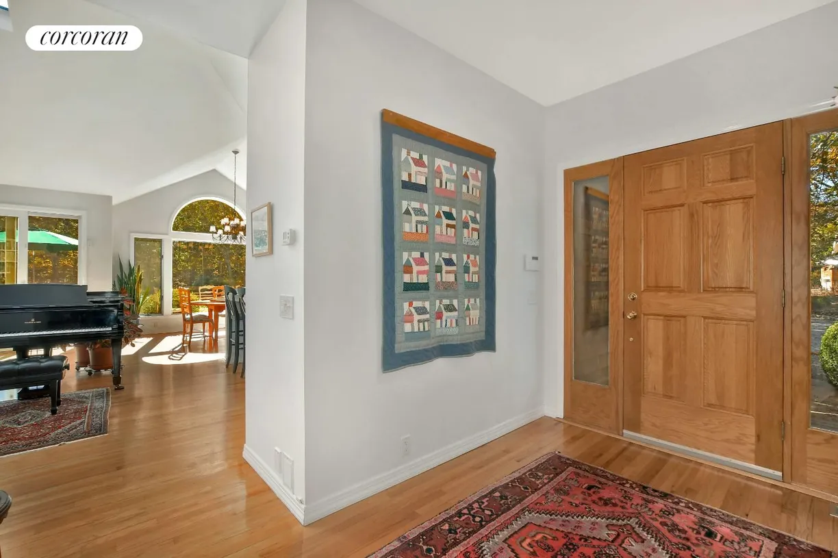 The Hamptons Real Estate | View 74 N Woods Lane | room 1