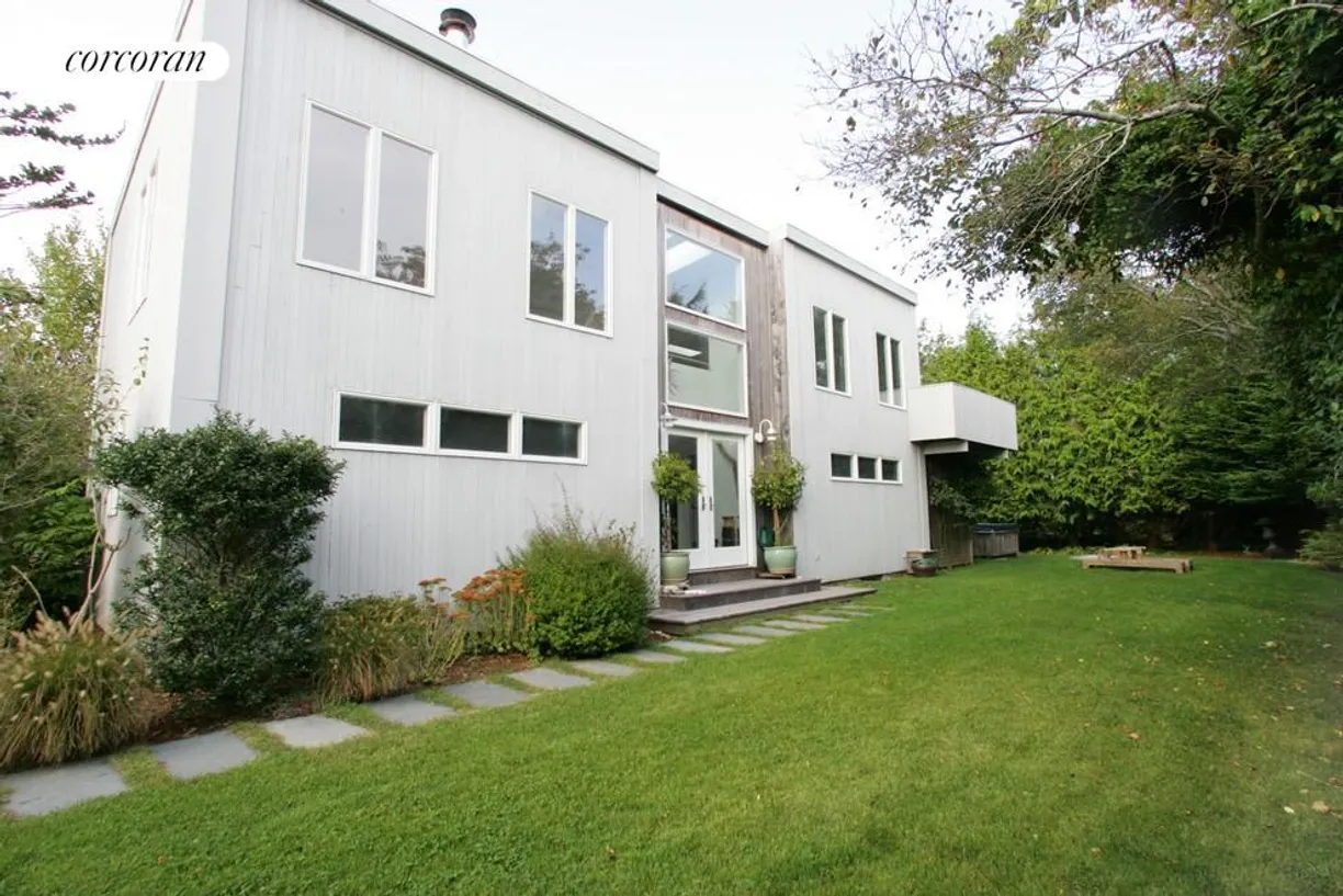The Hamptons Real Estate | View 25 Rehan Avenue | 3 Beds, 2 Baths
