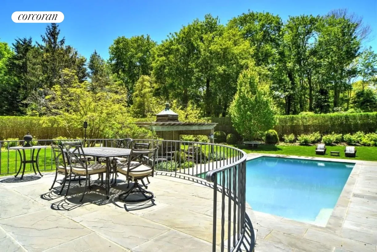 The Hamptons Real Estate | View 1 Carriage Court | 6 Beds, 5 Baths