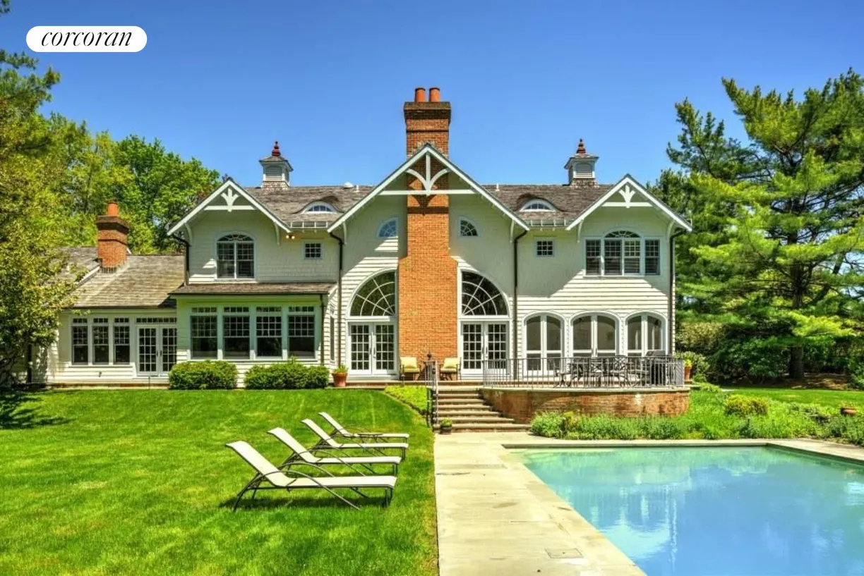 The Hamptons Real Estate | View 1 Carriage Court | room 1