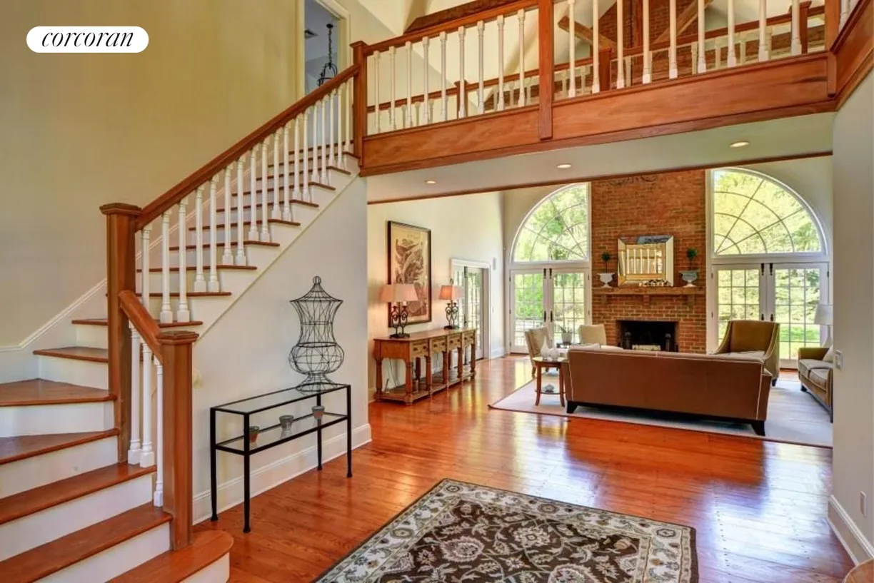 The Hamptons Real Estate | View 1 Carriage Court | room 2