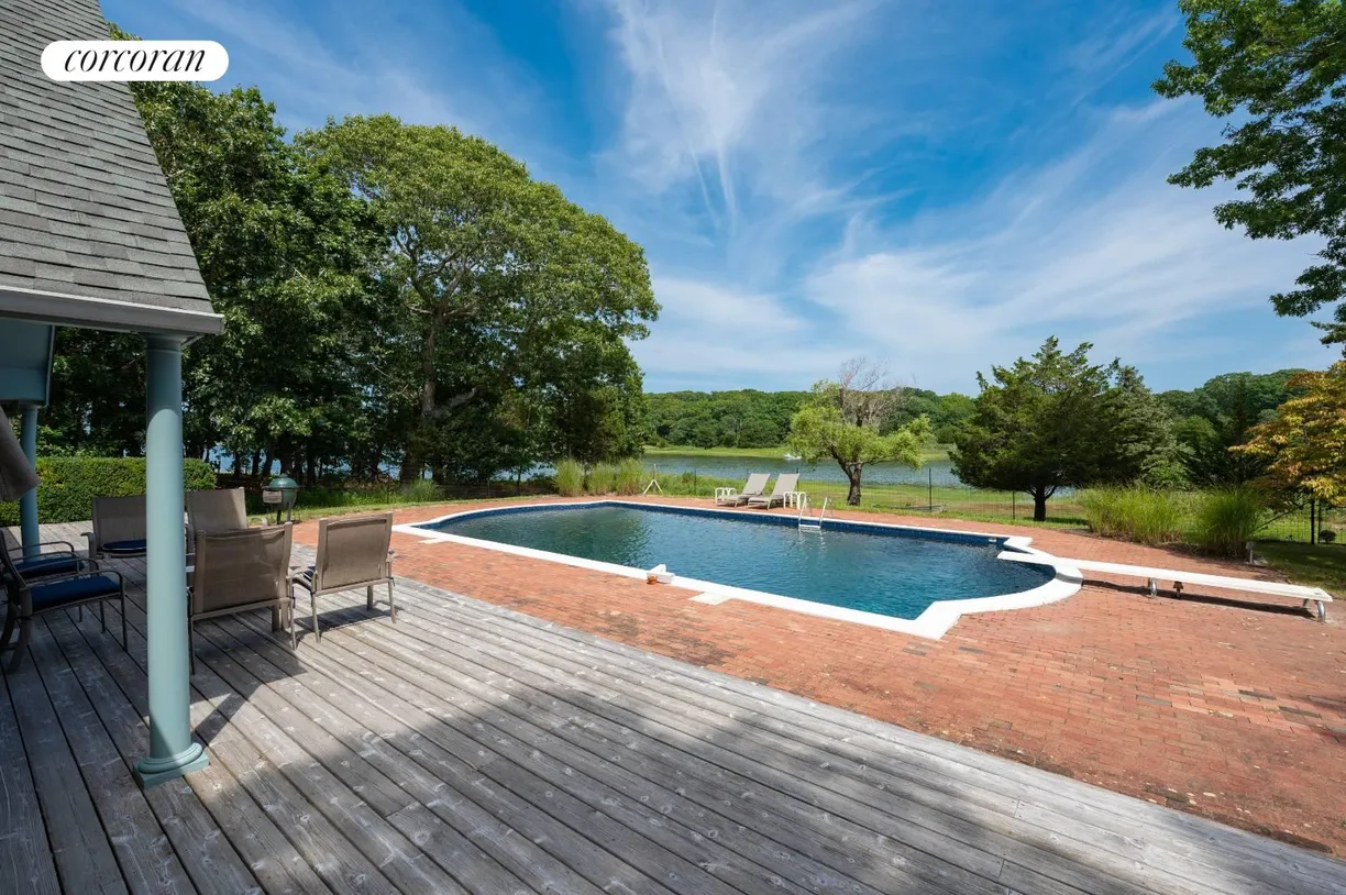 The Hamptons Real Estate | View 59 Isle of Wight Road | 3 Beds, 2 Baths