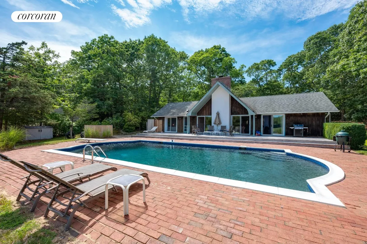The Hamptons Real Estate | View 59 Isle of Wight Road | Waterfront Home With Private Beach