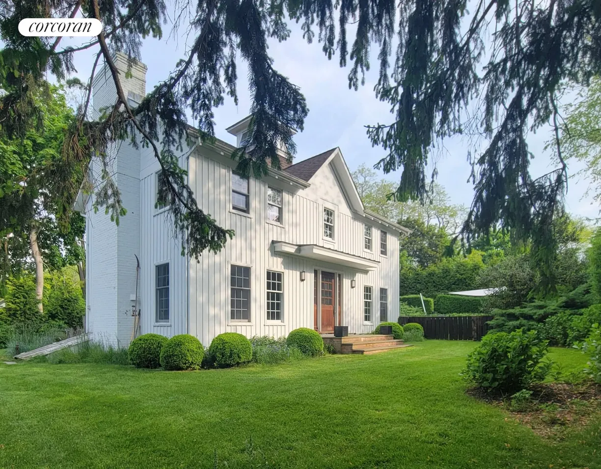 The Hamptons Real Estate | View 130 Ferry Road | 3 Beds, 2 Baths